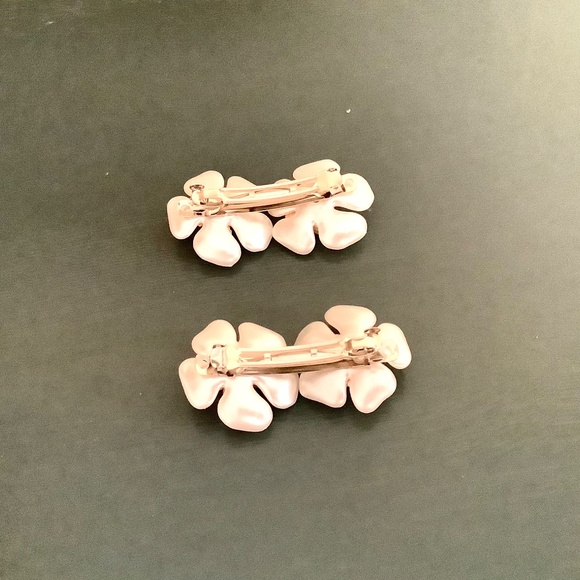 Set of 2 medium pearl flower French barrettes - Picture 3 of 7